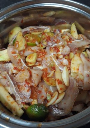 Hình của món Tai heo ngâm xoài.