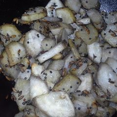A picture of Vazhakkai jeera fry.