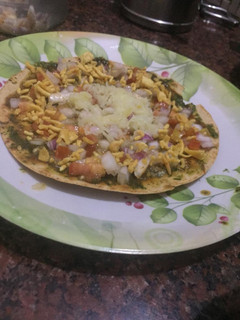 खाखरा चाट (Khakhra chaat recipe in hindi) रेसिपी मुख्य फोटो