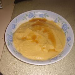 A picture of 1 can hummus.
