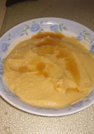 A picture of 1 can hummus.