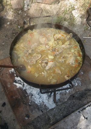 Una foto de Pollo al disco con papas rejilla a la cerveza🍺