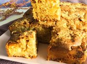 Uma foto de bolo de maçã