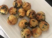 Uma foto de espinafre bolinho