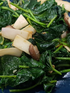 蒜炒地瓜葉 的食譜成品照片