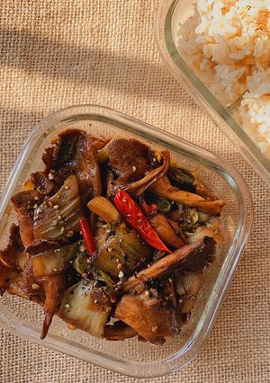 Hình của món Món chay - Nấm bào ngư kho cải chua.