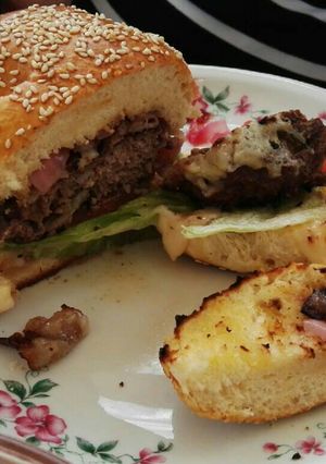 Hamburger, házi bucival recept fotója