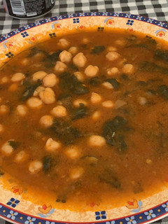 Una foto de Garbanzos con espinacas y majado Andaluz