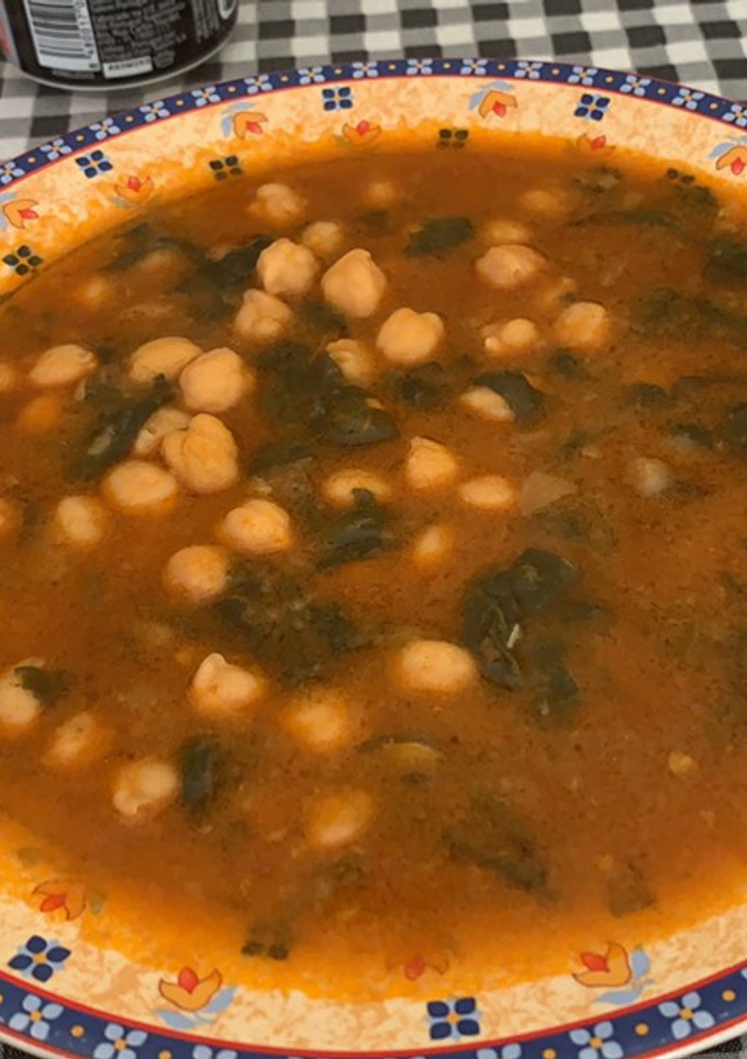 Una foto de Garbanzos con espinacas y majado Andaluz