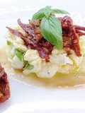 Stracciata di mozzarella di bufala con pomodori secchi e salsa di alici