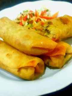 सात्विक वेज सूजी स्प्रिंग रोल (Satvik veg suji spring roll recipe in Hindi) रेसिपी मुख्य फोटो
