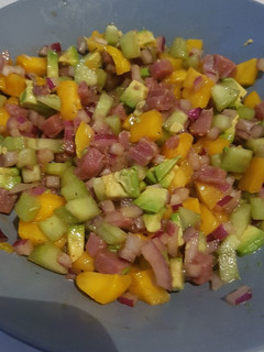 Una foto de Ceviche de atún Fresco con Mango