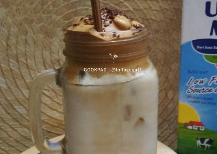 Bagaimana Menyiapkan Dalgona Coffee (So Creamy &#39;n Simple) 😍 Anti Gagal