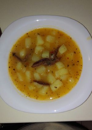 Füstös majorannás burgonyaleves recept fotója