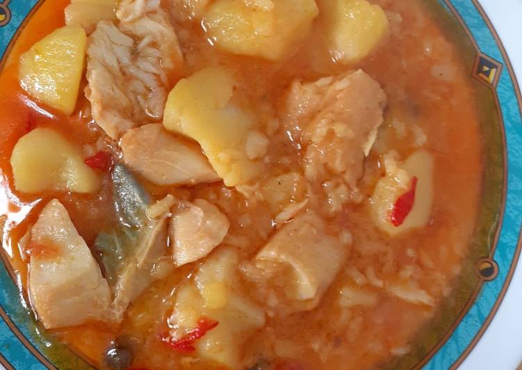 Patatas con arroz y bacalao