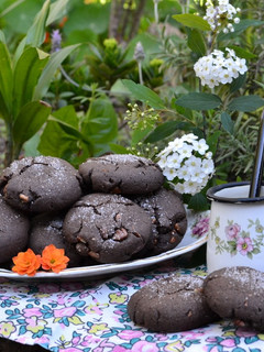 Una foto de Galletitas de chocolate y nueces🌺