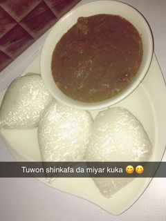 Tuwon shinkafa da miyar kuka ainihin hoton girkin