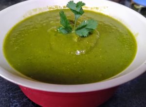 Una foto de Crema con lentejas de ayer espinaca y zapallo 🧡💚