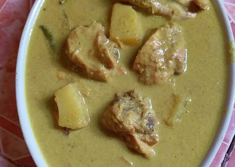 Ayam gulai kuning