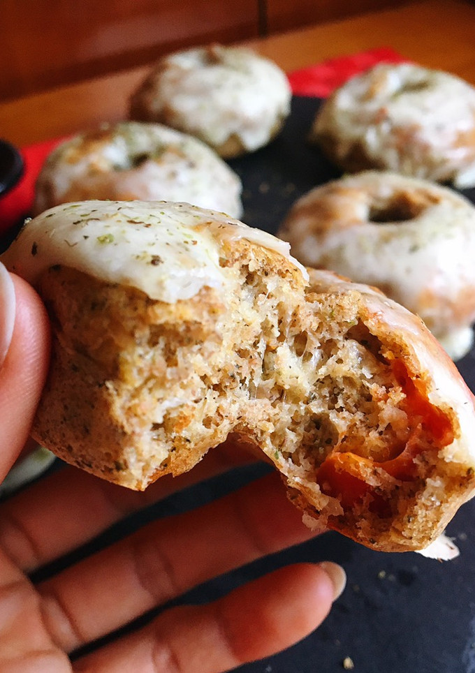 Una foto de Donuts de queso (sabor pizza)
