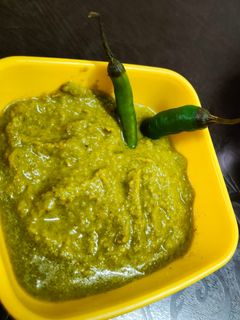 खट्टी मीठी तीखी हरी चटनी(khatti mithi tikhi hari chutney recipe in hindi) रेसिपी मुख्य फोटो