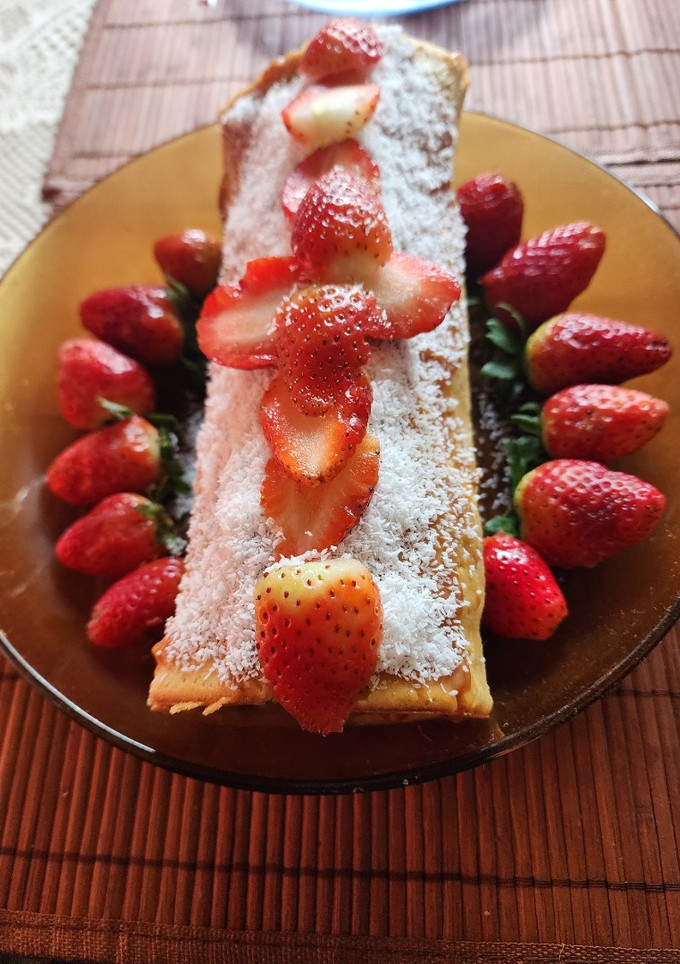 Una foto de Arrollado de coco y frutilla #DelantalGlobal2024 + #Recetasconcoco