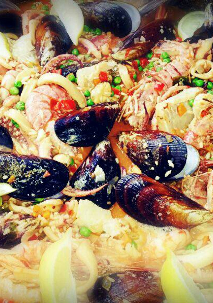 Una foto de Paella fueguina