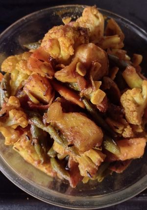 মিক্সড ভেজিটেবল (mixed vegetable recipe in Bengali) রেসিপির প্রধান ছবি