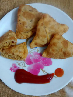 मैगी समोसा (Maggi samosa recipe in hindi) रेसिपी मुख्य फोटो