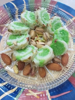 A picture of Coconut roll methai.