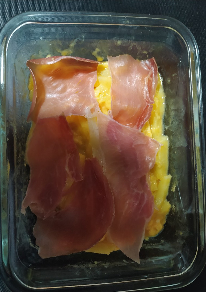 Una foto de Huevos revueltos con jamón al microondas