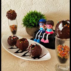 A picture of Chocolate panipuri.