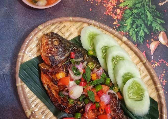 Resep Ikan Bawal Bakar Colo-colo Oleh Via Vie (Dapur Bunda) - Cookpad