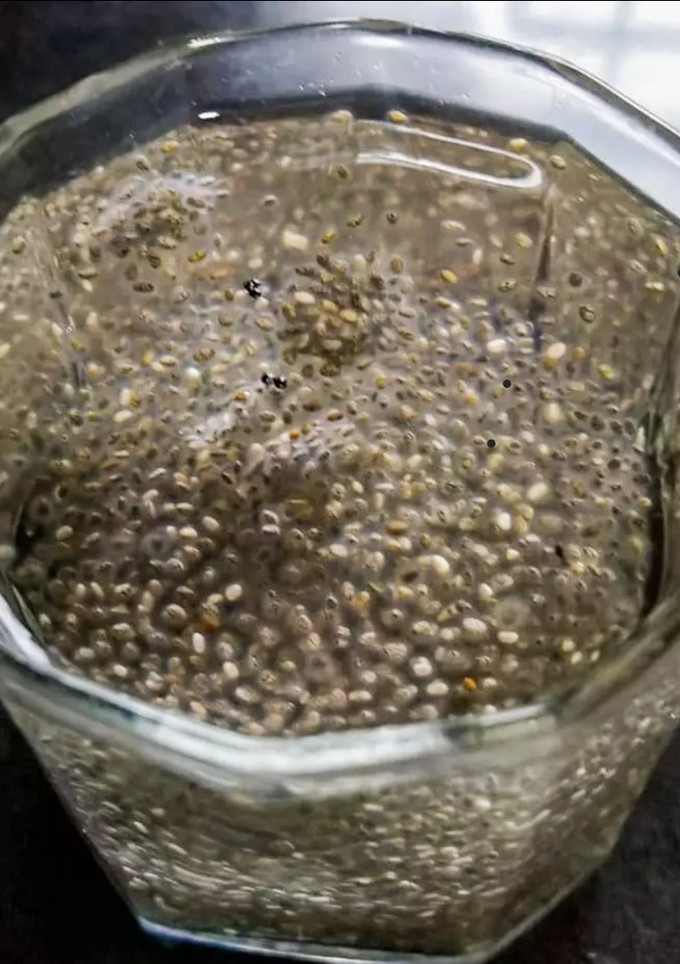 चिया सीड्स पानी (Chia seed Pani recipe in Hindi) रेसिपी मुख्य फोटो