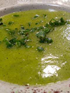 Una foto de Crema de calabacín, patata e hinojo