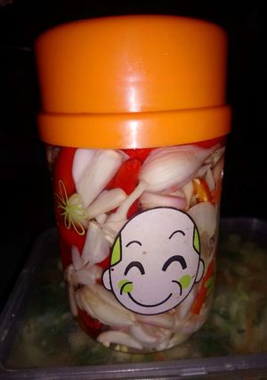 Hình của món Tỏi ngâm dấm ớt.