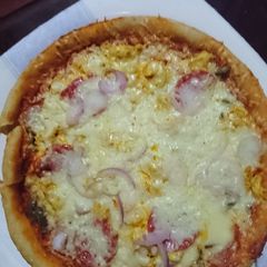 A picture of Pizza 🍕 in pan fastest way to serve.