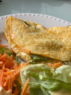Una foto de 🥚 Omelette de espárragos y queso de cabra 🥚