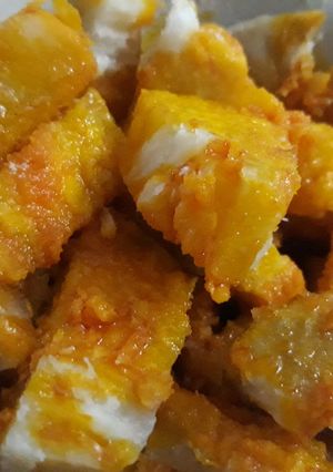A picture of Boiled yam with red oil.