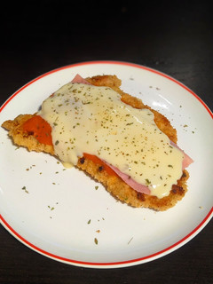 Una foto de Milanesas de cerdo napolitana 😍