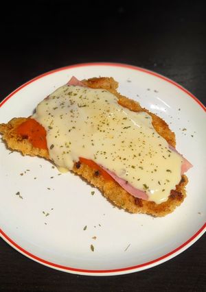 Una foto de Milanesas de cerdo napolitana 😍
