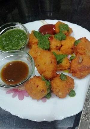 A picture of Moong Fritter Chaat.