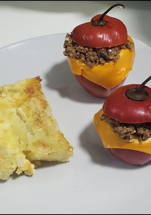 Una foto de Rocoto relleno peruano