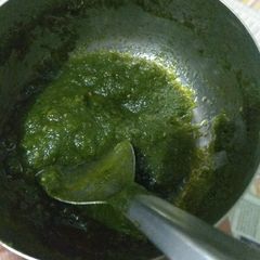 A picture of Dhaniya chutney.