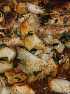 Una foto de Raya al horno con patatas de costa Rica al pimentón de la vera