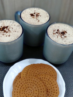 મોકા સ્ટાઈલ કોલ્ડ કોફી (Mocha Style Cold Coffee Recipe In Gujarati) રેસીપી મુખ્ય ફોટો