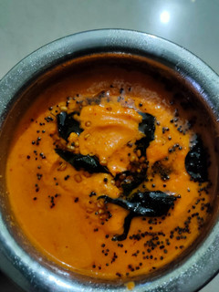 காரமான தக்காளி சட்னி (Thakkaali chutney recipe in tamil) செய்முறை முக்கிய புகைப்படம்