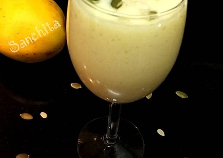 Banana, Pumpkin seeds Mango smoothie