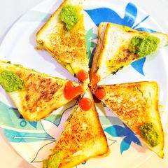 A picture of Cheese Masala Toast Sandwich.