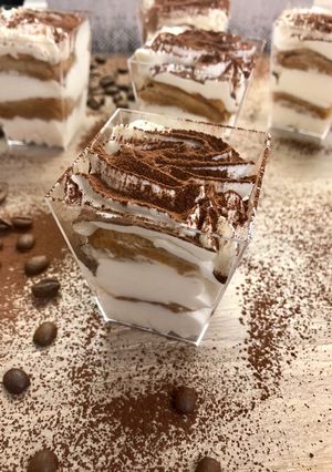 O poză a rețetei Tiramisu la pahar.